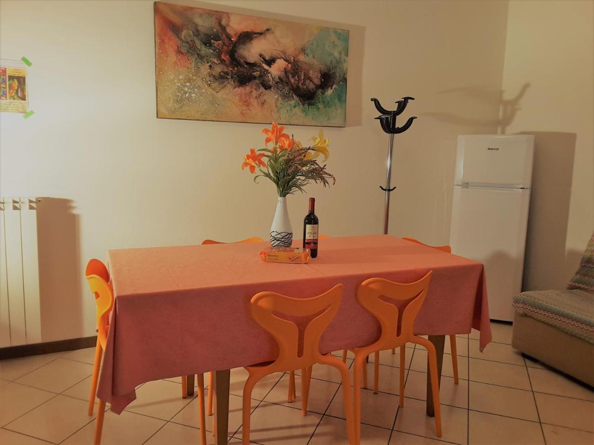 Hotel Apartments Villaggio Dei Fiori 4 Stars Luxury - Great Family Resort - Pet Friendly - With Hypermarket - Delivery Restaurant-Pizzeria - Room Breakfast With Supplement - Ultra Fast Wi-Fi - Play Area For Children - Olympic Swimming Pool - Parking Каорле Екстериор снимка