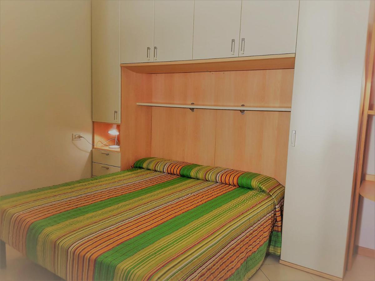 Hotel Apartments Villaggio Dei Fiori 4 Stars Luxury - Great Family Resort - Pet Friendly - With Hypermarket - Delivery Restaurant-Pizzeria - Room Breakfast With Supplement - Ultra Fast Wi-Fi - Play Area For Children - Olympic Swimming Pool - Parking Каорле Екстериор снимка