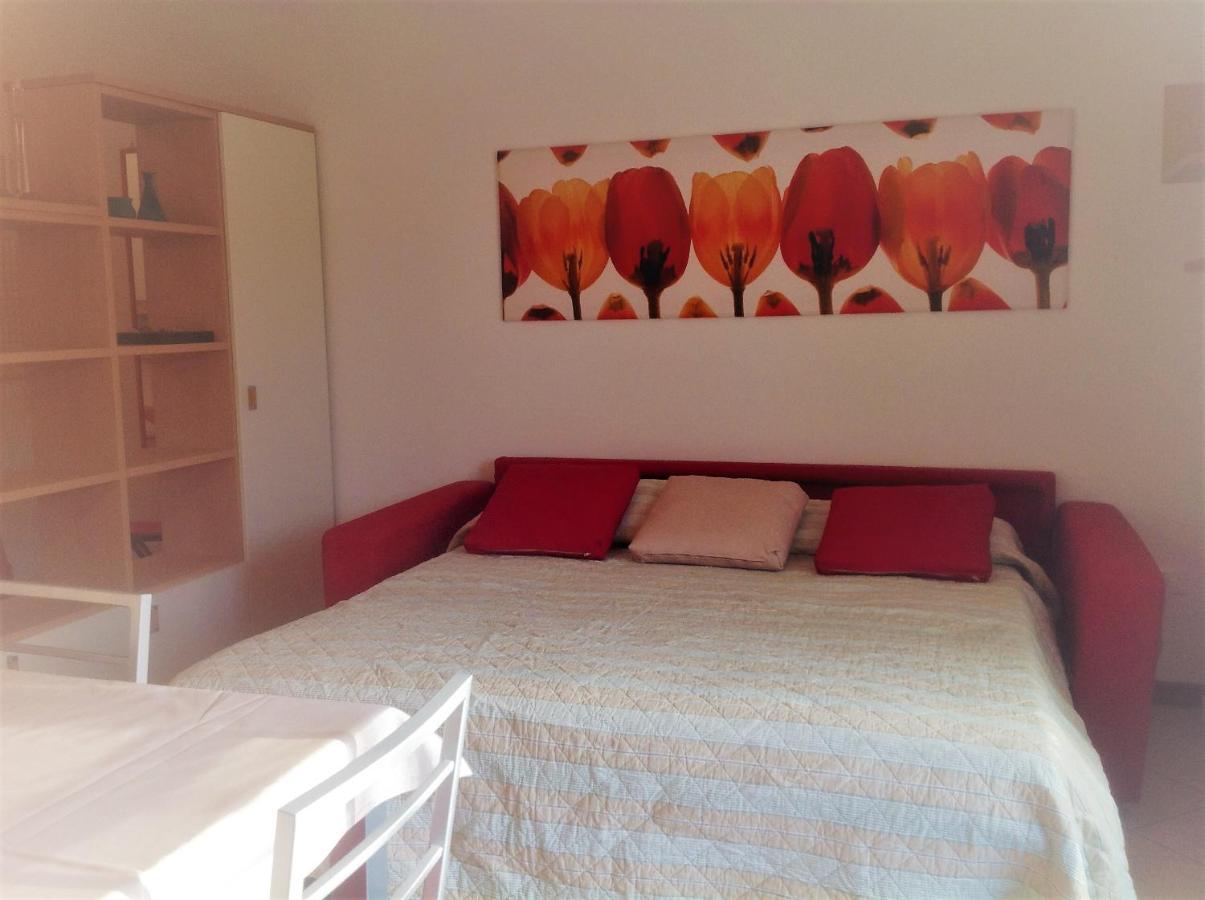 Hotel Apartments Villaggio Dei Fiori 4 Stars Luxury - Great Family Resort - Pet Friendly - With Hypermarket - Delivery Restaurant-Pizzeria - Room Breakfast With Supplement - Ultra Fast Wi-Fi - Play Area For Children - Olympic Swimming Pool - Parking Каорле Екстериор снимка