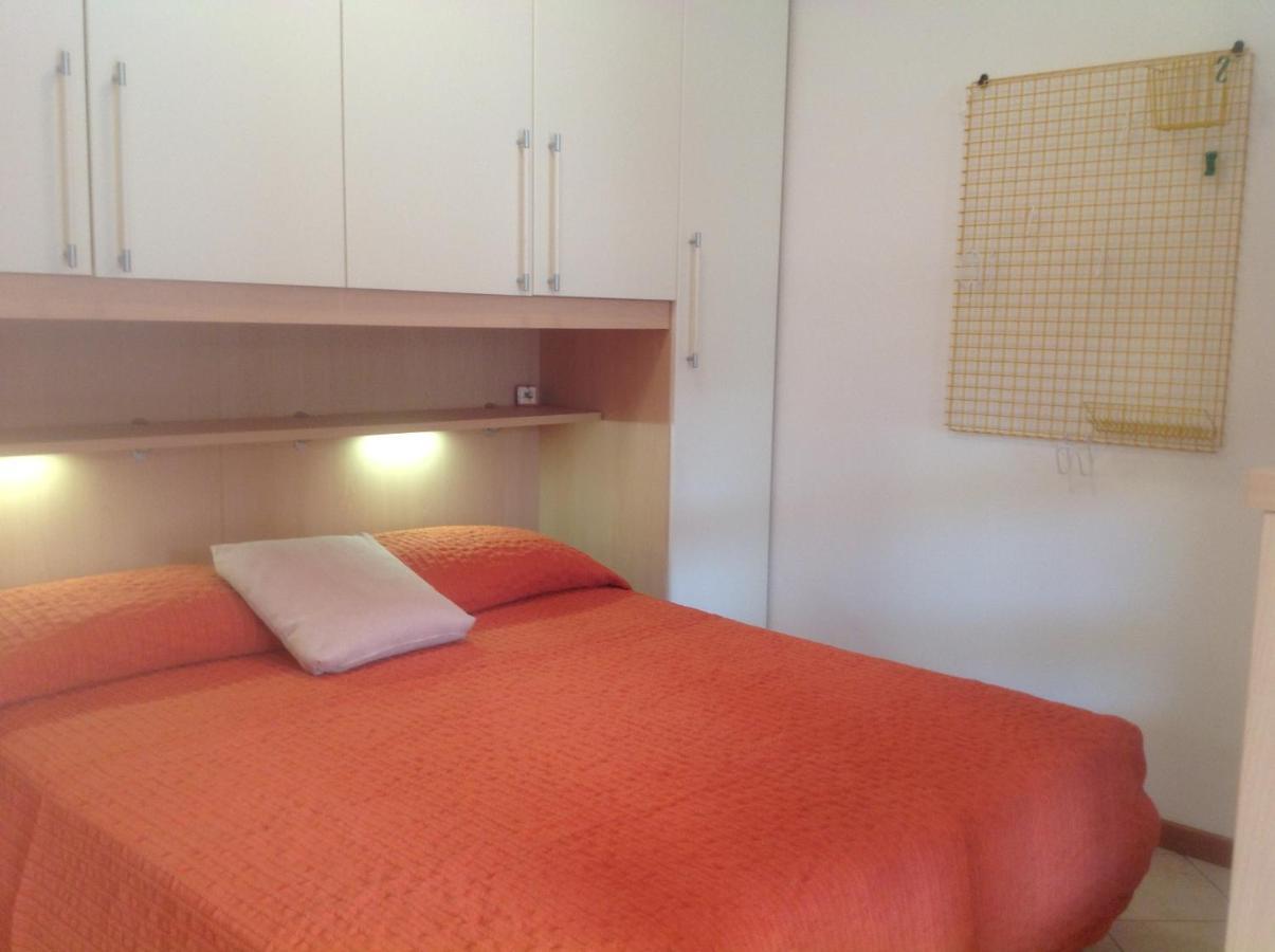 Hotel Apartments Villaggio Dei Fiori 4 Stars Luxury - Great Family Resort - Pet Friendly - With Hypermarket - Delivery Restaurant-Pizzeria - Room Breakfast With Supplement - Ultra Fast Wi-Fi - Play Area For Children - Olympic Swimming Pool - Parking Каорле Екстериор снимка