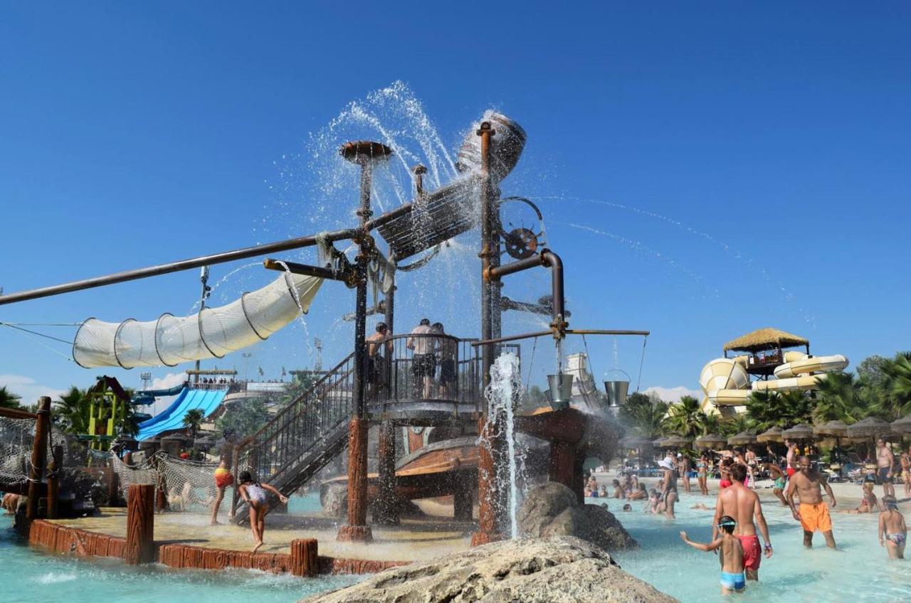 Hotel Apartments Villaggio Dei Fiori 4 Stars Luxury - Great Family Resort - Pet Friendly - With Hypermarket - Delivery Restaurant-Pizzeria - Room Breakfast With Supplement - Ultra Fast Wi-Fi - Play Area For Children - Olympic Swimming Pool - Parking Каорле Екстериор снимка