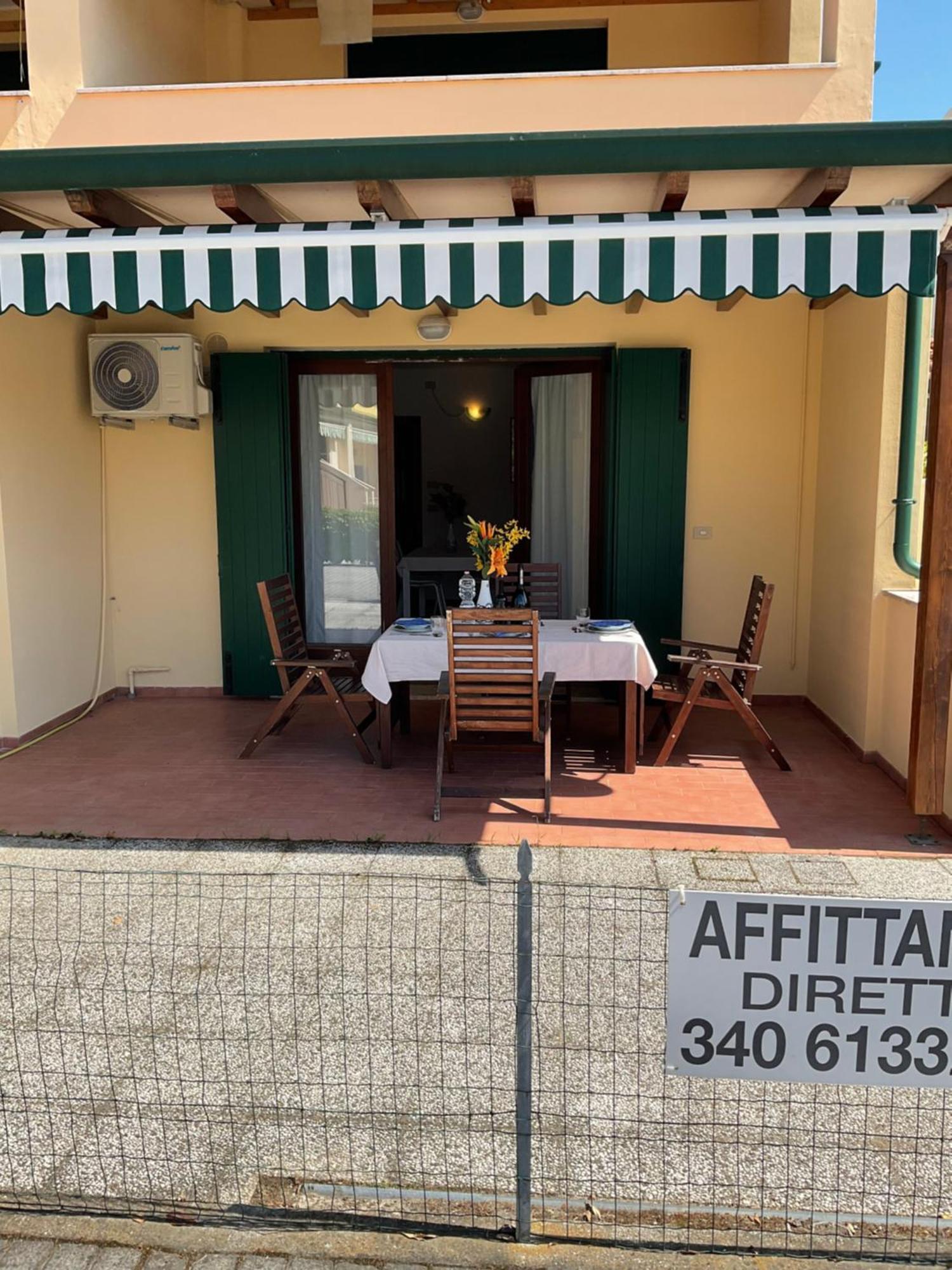 Hotel Apartments Villaggio Dei Fiori 4 Stars Luxury - Great Family Resort - Pet Friendly - With Hypermarket - Delivery Restaurant-Pizzeria - Room Breakfast With Supplement - Ultra Fast Wi-Fi - Play Area For Children - Olympic Swimming Pool - Parking Каорле Екстериор снимка