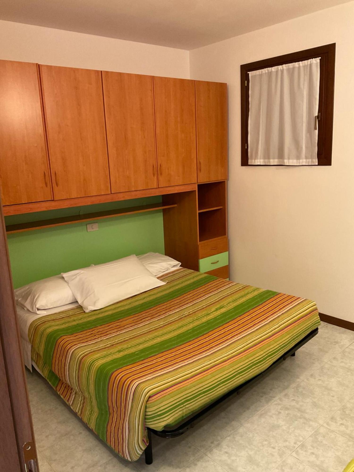 Hotel Apartments Villaggio Dei Fiori 4 Stars Luxury - Great Family Resort - Pet Friendly - With Hypermarket - Delivery Restaurant-Pizzeria - Room Breakfast With Supplement - Ultra Fast Wi-Fi - Play Area For Children - Olympic Swimming Pool - Parking Каорле Екстериор снимка