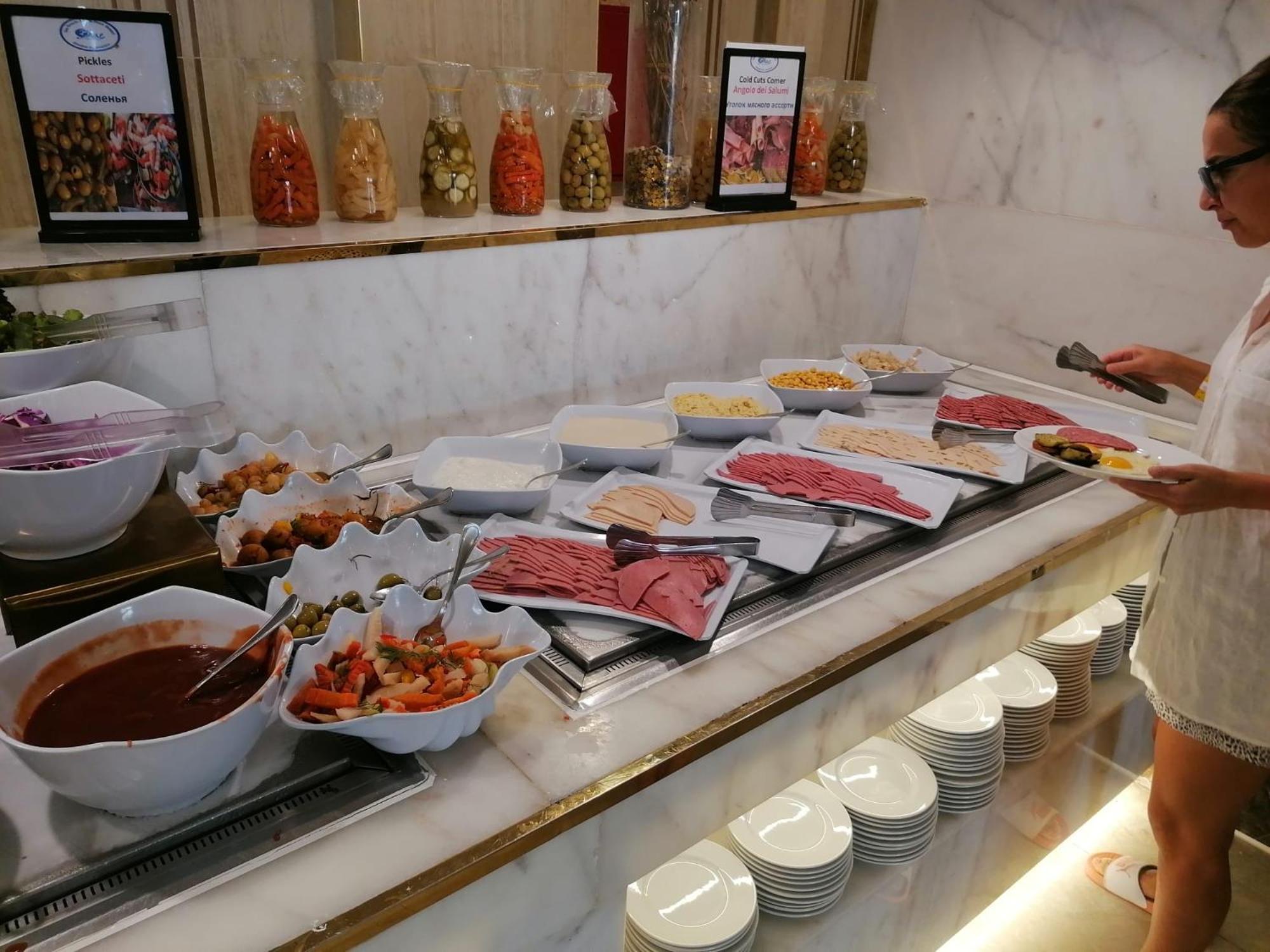 Hotel Apartments Villaggio Dei Fiori 4 Stars Luxury - Great Family Resort - Pet Friendly - With Hypermarket - Delivery Restaurant-Pizzeria - Room Breakfast With Supplement - Ultra Fast Wi-Fi - Play Area For Children - Olympic Swimming Pool - Parking Каорле Екстериор снимка