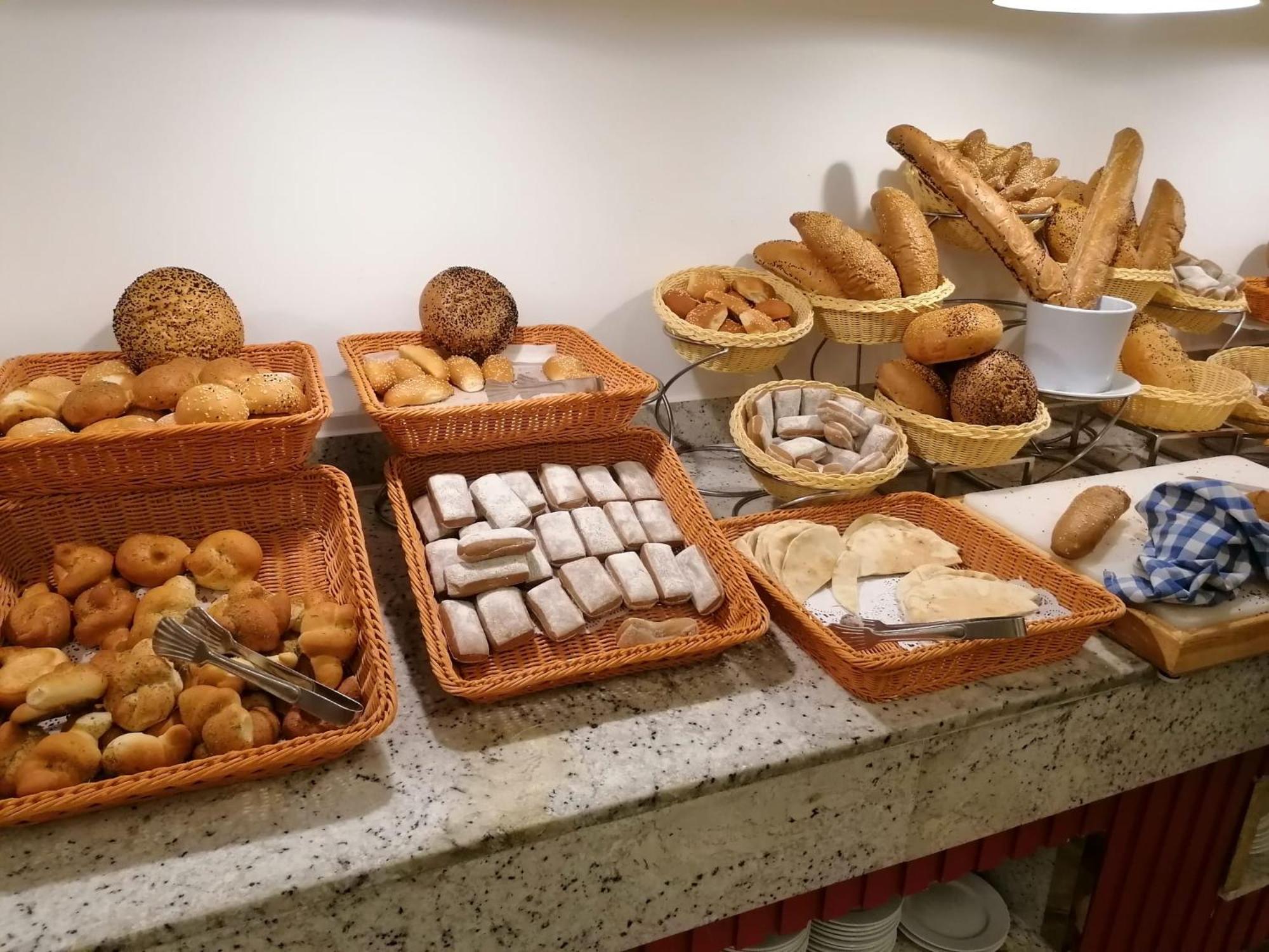 Hotel Apartments Villaggio Dei Fiori 4 Stars Luxury - Great Family Resort - Pet Friendly - With Hypermarket - Delivery Restaurant-Pizzeria - Room Breakfast With Supplement - Ultra Fast Wi-Fi - Play Area For Children - Olympic Swimming Pool - Parking Каорле Екстериор снимка