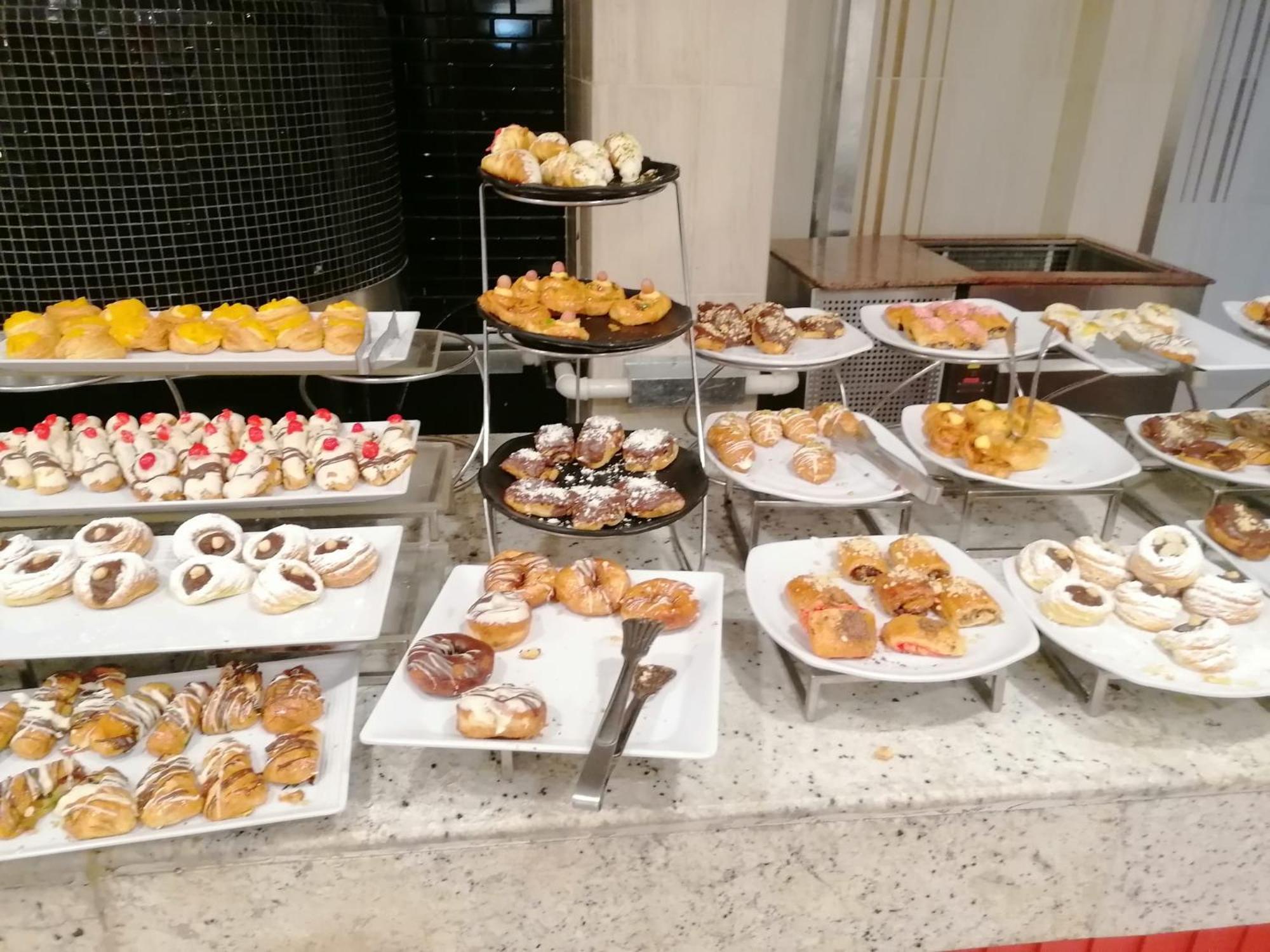 Hotel Apartments Villaggio Dei Fiori 4 Stars Luxury - Great Family Resort - Pet Friendly - With Hypermarket - Delivery Restaurant-Pizzeria - Room Breakfast With Supplement - Ultra Fast Wi-Fi - Play Area For Children - Olympic Swimming Pool - Parking Каорле Екстериор снимка