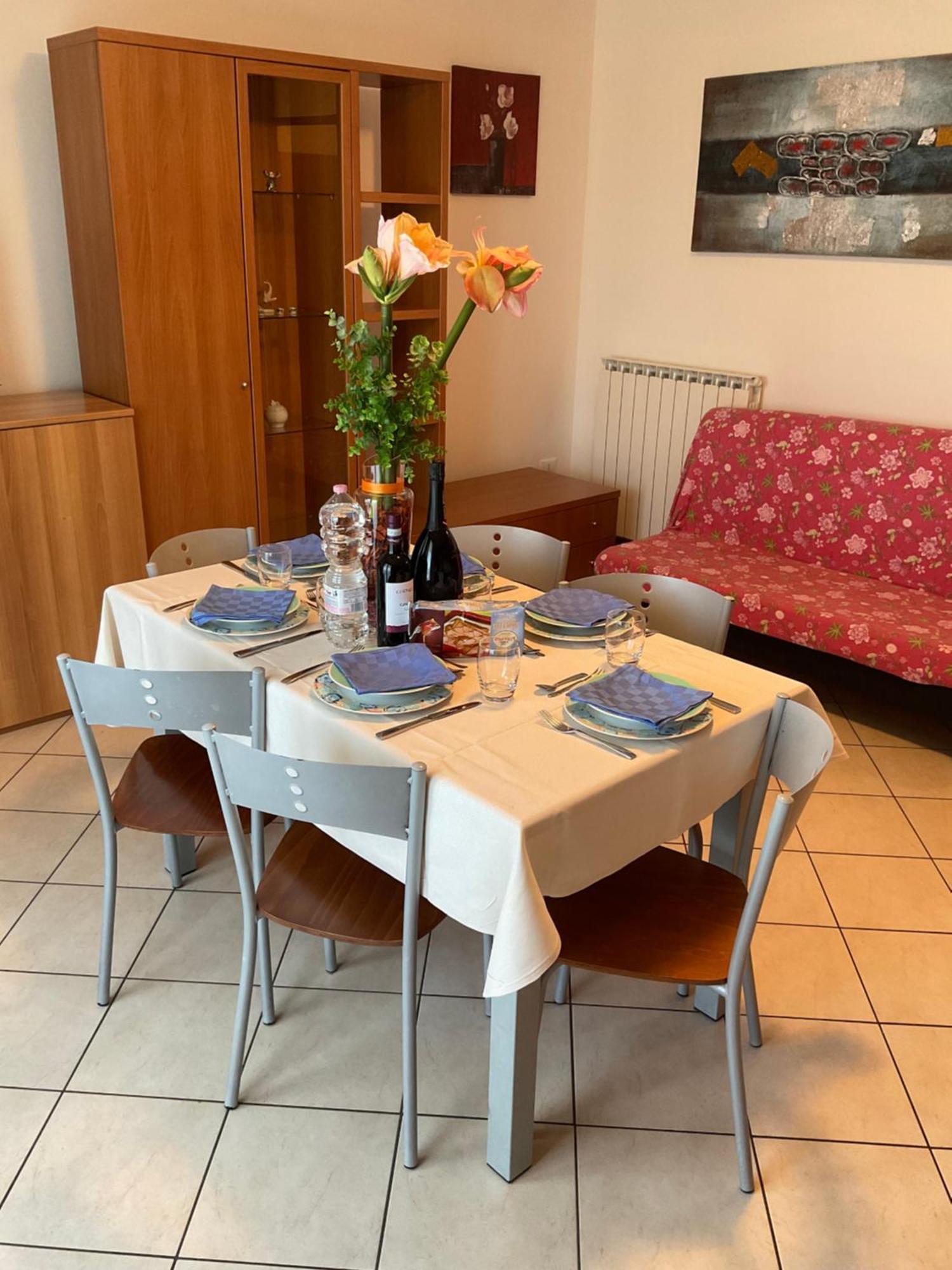 Hotel Apartments Villaggio Dei Fiori 4 Stars Luxury - Great Family Resort - Pet Friendly - With Hypermarket - Delivery Restaurant-Pizzeria - Room Breakfast With Supplement - Ultra Fast Wi-Fi - Play Area For Children - Olympic Swimming Pool - Parking Каорле Екстериор снимка